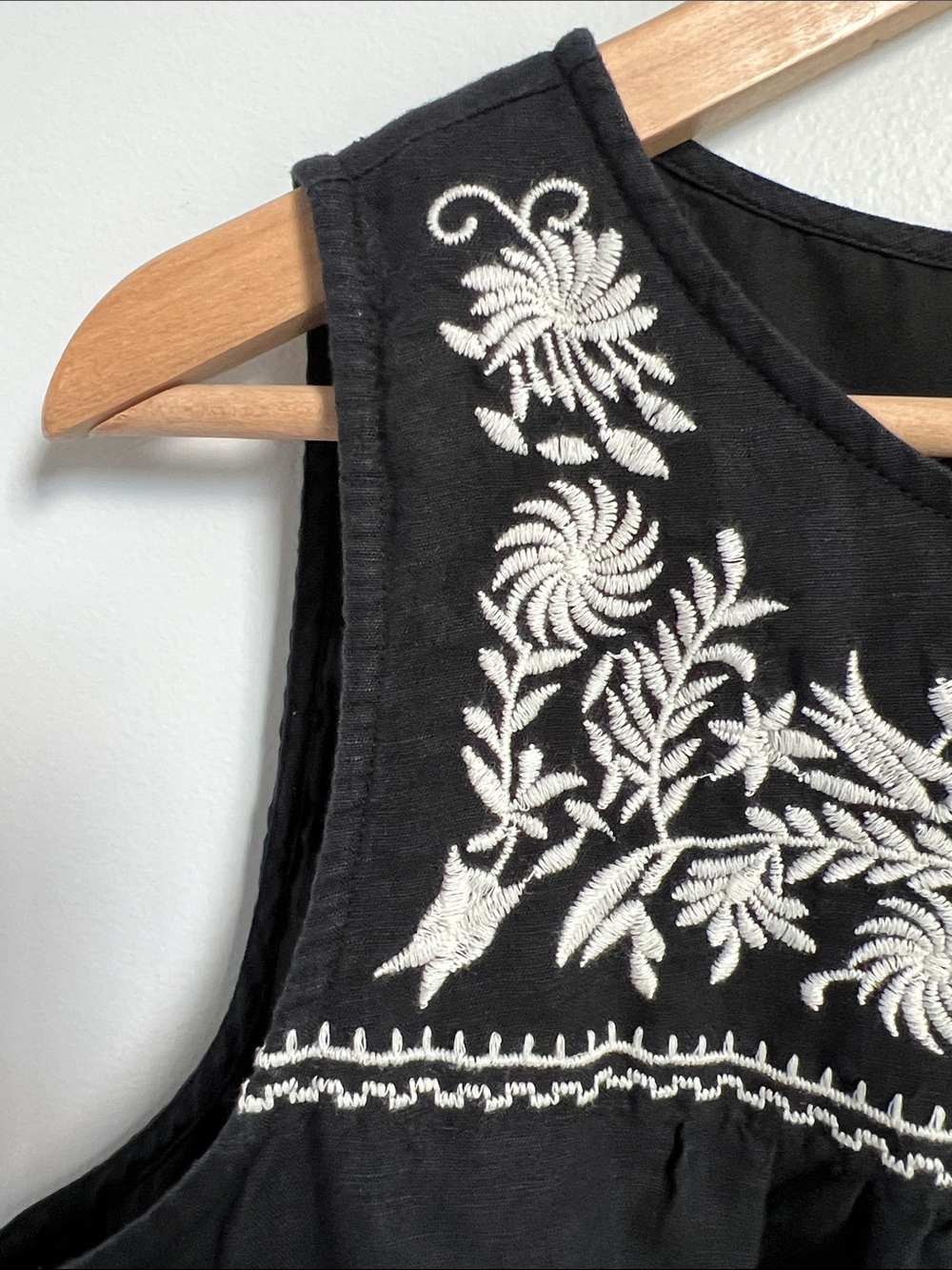 J. Crew | Black Sleeveless Dress with White Floral Embroidery Size L - Picture 4 of 17